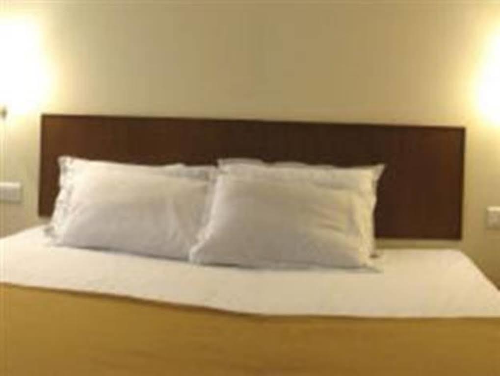 Oyo 1194 Hotel Gulmohr Pune Exterior photo